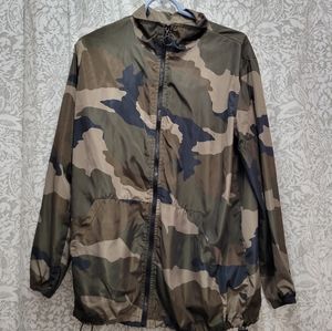 Wild fable camo windbreaker jacket size small